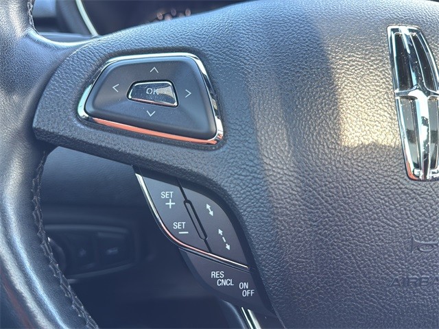 Lincoln MKC Vehicle Full-screen Gallery Image 19