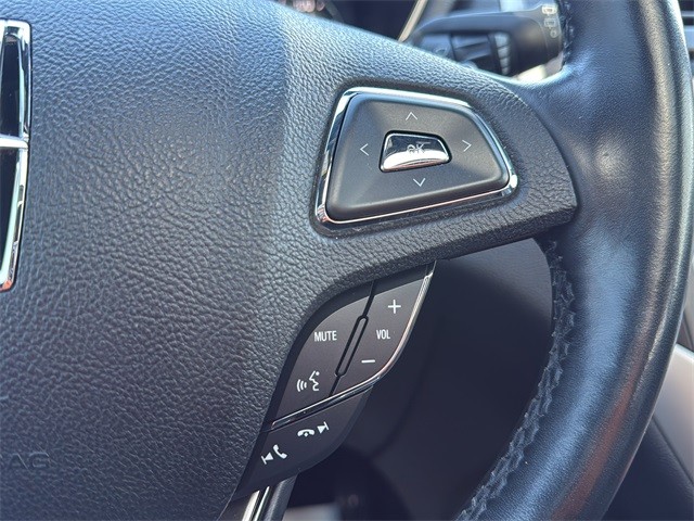 Lincoln MKC Vehicle Full-screen Gallery Image 20