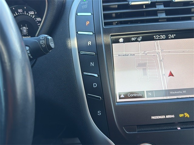 Lincoln MKC Vehicle Full-screen Gallery Image 22