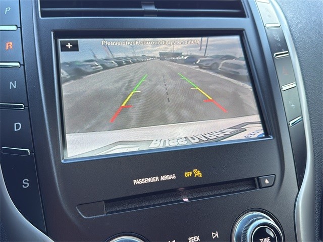 Lincoln MKC Vehicle Full-screen Gallery Image 24