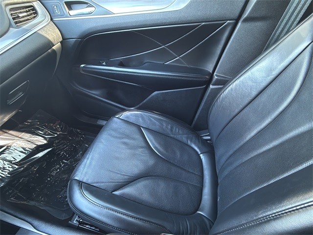 Lincoln MKC Vehicle Full-screen Gallery Image 26