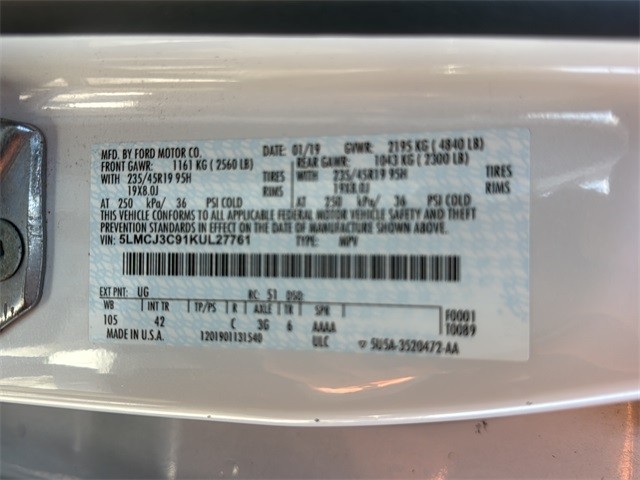 Lincoln MKC Vehicle Full-screen Gallery Image 31