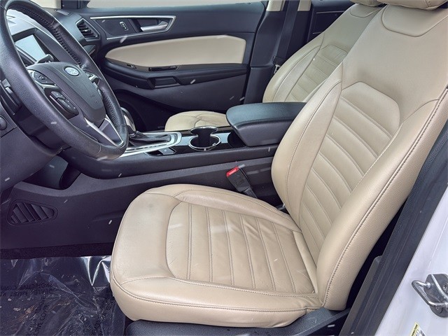 Ford Edge Vehicle Full-screen Gallery Image 14