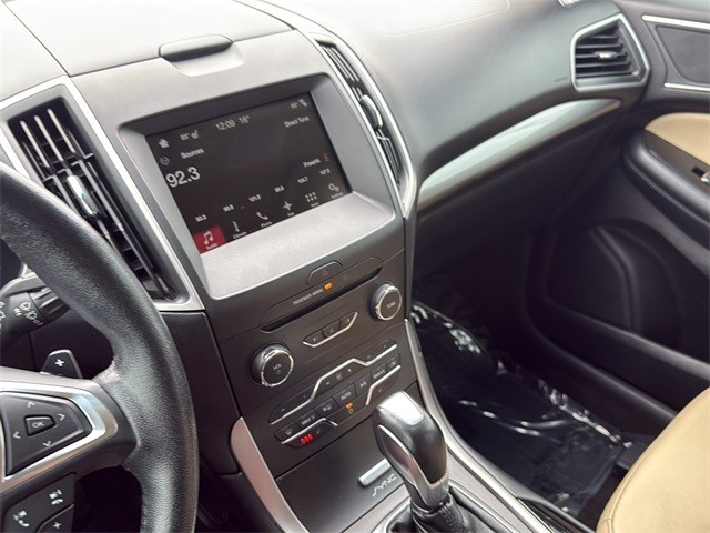 Ford Edge Vehicle Full-screen Gallery Image 24