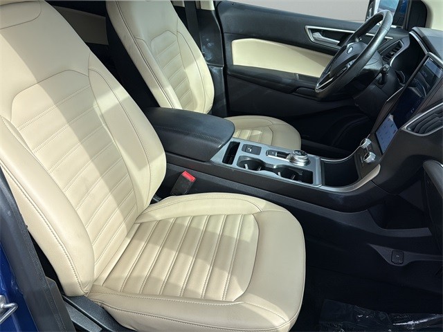 Ford Edge Vehicle Full-screen Gallery Image 10