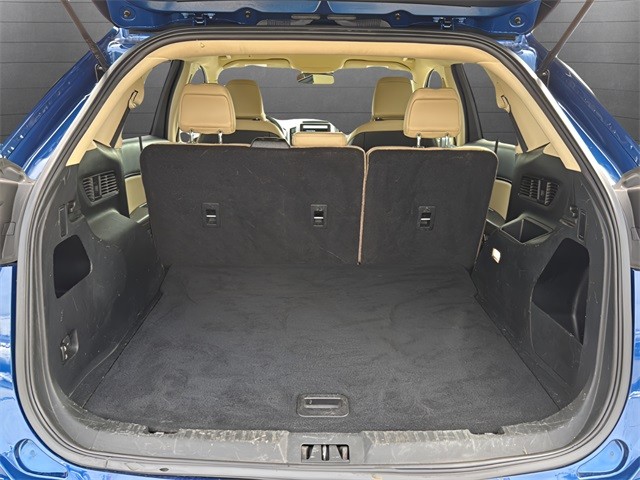 Ford Edge Vehicle Full-screen Gallery Image 12