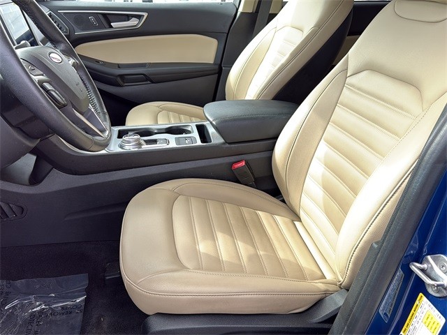 Ford Edge Vehicle Full-screen Gallery Image 15