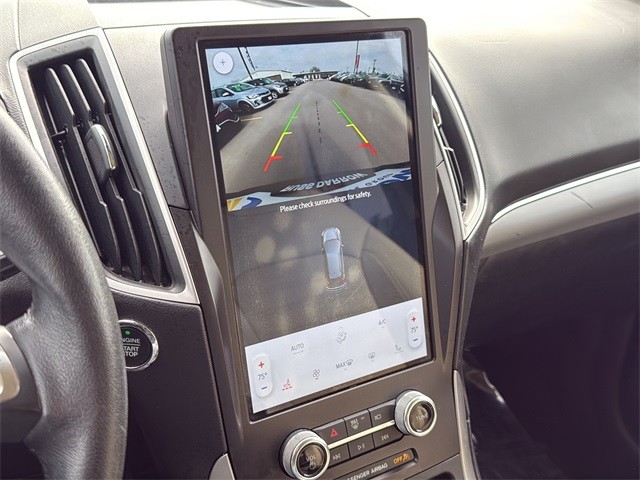 Ford Edge Vehicle Full-screen Gallery Image 24