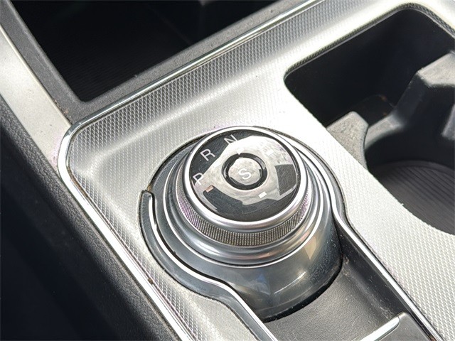 Ford Edge Vehicle Full-screen Gallery Image 26