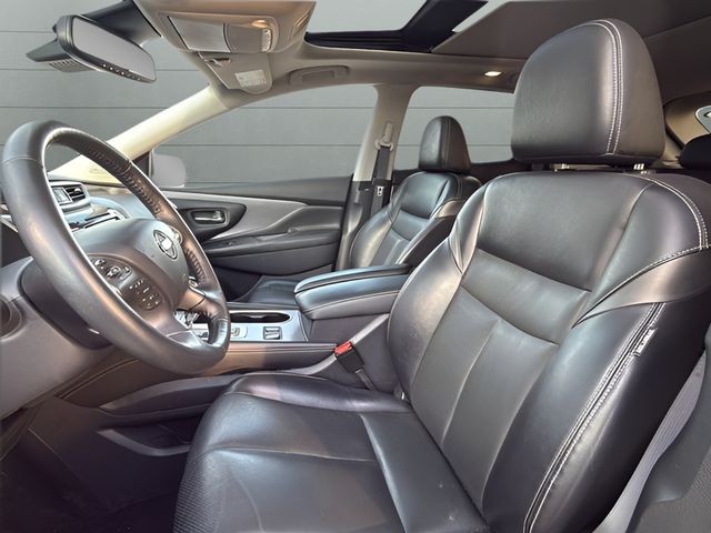 Nissan Murano Vehicle Full-screen Gallery Image 10