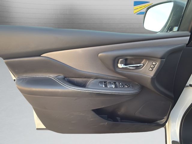 Nissan Murano Vehicle Full-screen Gallery Image 11