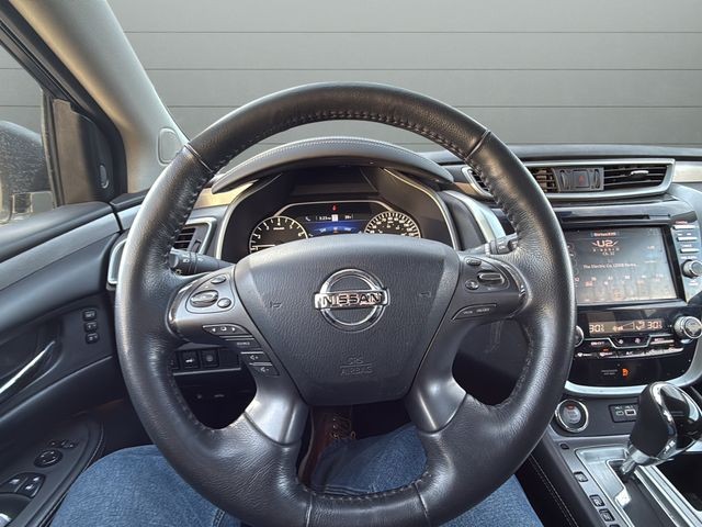 Nissan Murano Vehicle Full-screen Gallery Image 12