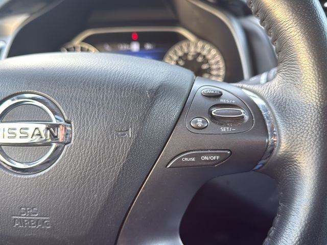 Nissan Murano Vehicle Full-screen Gallery Image 16