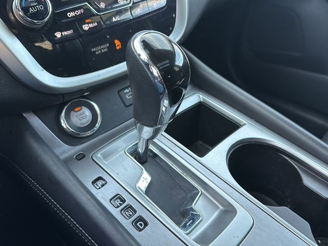 Nissan Murano Vehicle Full-screen Gallery Image 18