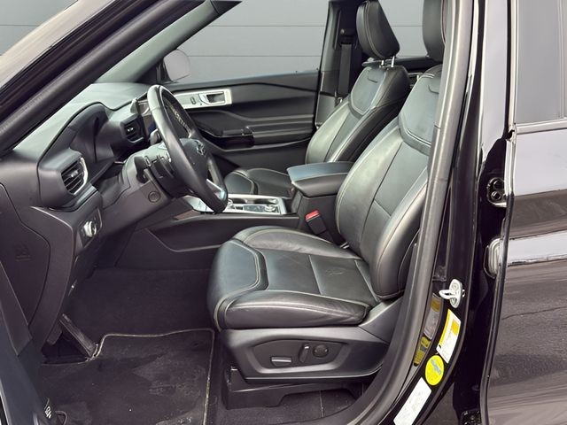 Ford Explorer Vehicle Full-screen Gallery Image 10