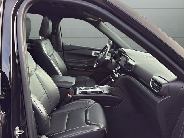 Ford Explorer Vehicle Full-screen Gallery Image 15