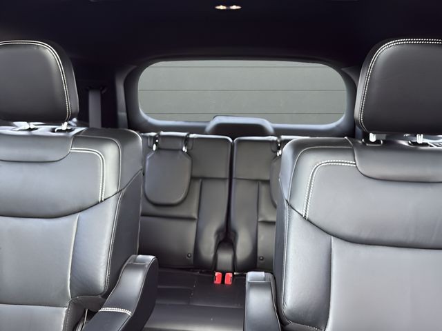 Ford Explorer Vehicle Full-screen Gallery Image 27