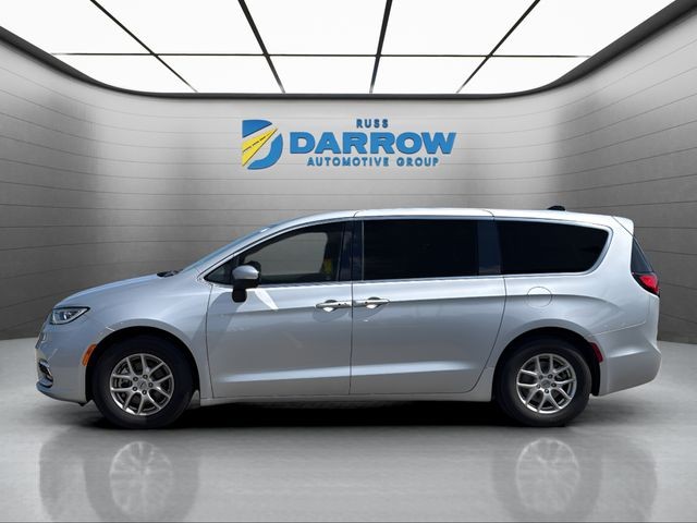 Chrysler Pacifica Vehicle Full-screen Gallery Image 02