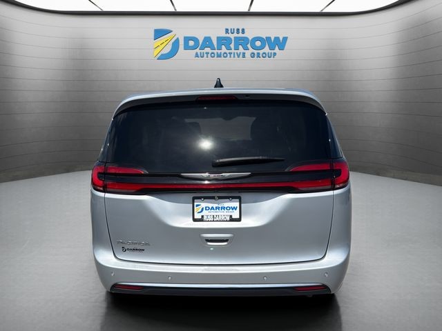 Chrysler Pacifica Vehicle Full-screen Gallery Image 04