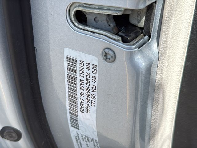 Chrysler Pacifica Vehicle Full-screen Gallery Image 20