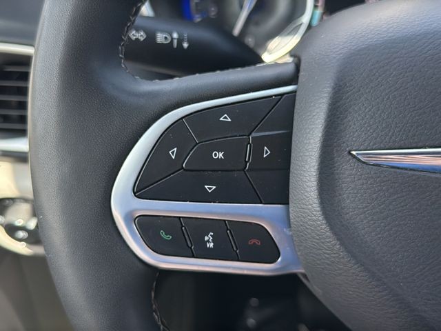 Chrysler Pacifica Vehicle Full-screen Gallery Image 21