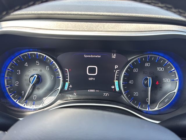 Chrysler Pacifica Vehicle Full-screen Gallery Image 23