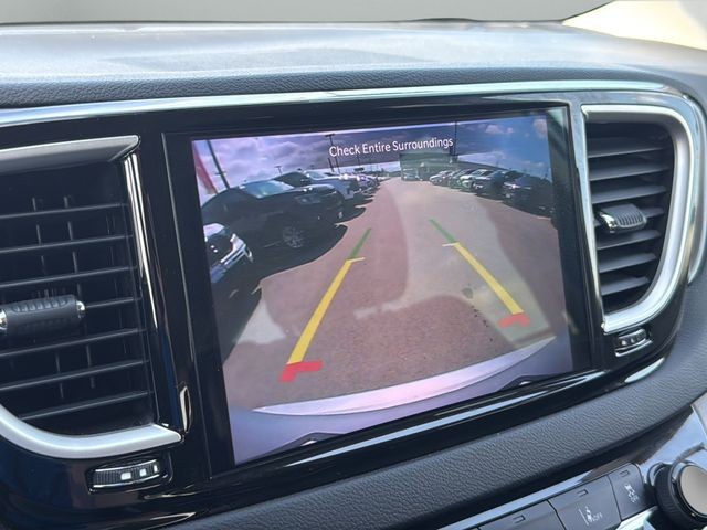 Chrysler Pacifica Vehicle Full-screen Gallery Image 25