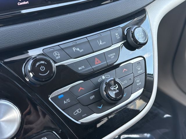 Chrysler Pacifica Vehicle Full-screen Gallery Image 27