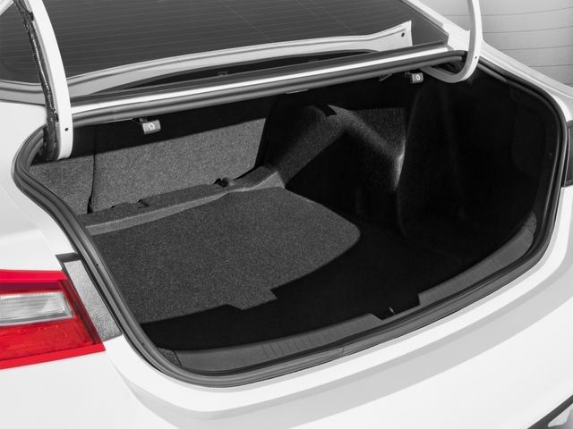 Chevrolet Malibu Vehicle Full-screen Gallery Image 13