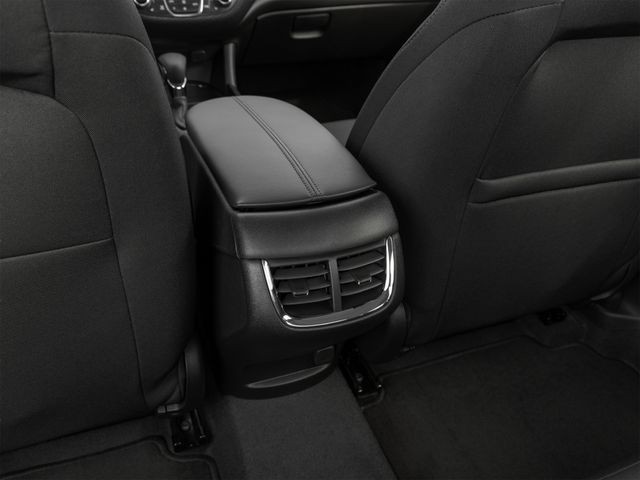 Chevrolet Malibu Vehicle Full-screen Gallery Image 24