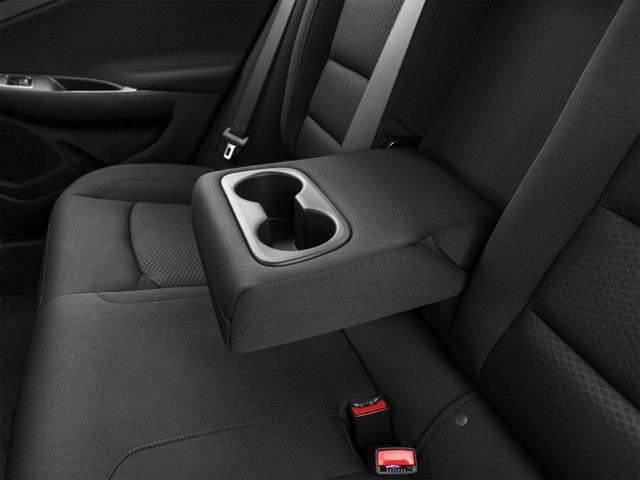 Chevrolet Malibu Vehicle Full-screen Gallery Image 32