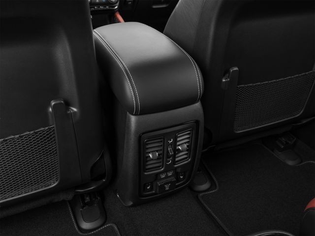 Dodge Durango Vehicle Full-screen Gallery Image 23
