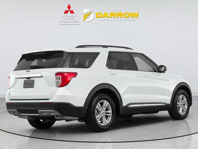 Ford Explorer Vehicle Full-screen Gallery Image 03