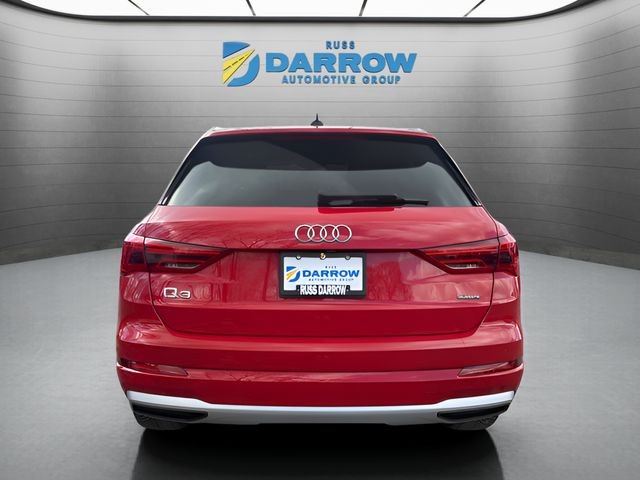 Audi Q3 Vehicle Full-screen Gallery Image 04
