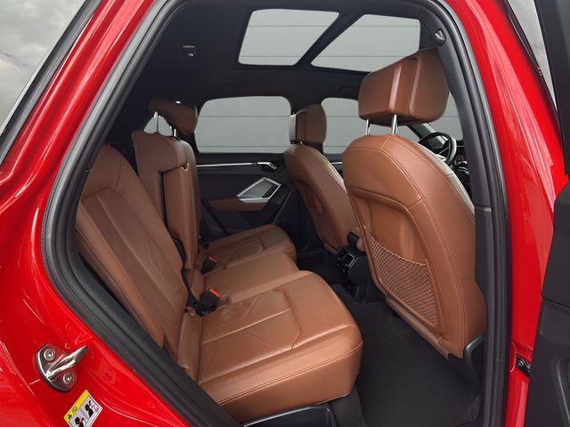 Audi Q3 Vehicle Full-screen Gallery Image 10