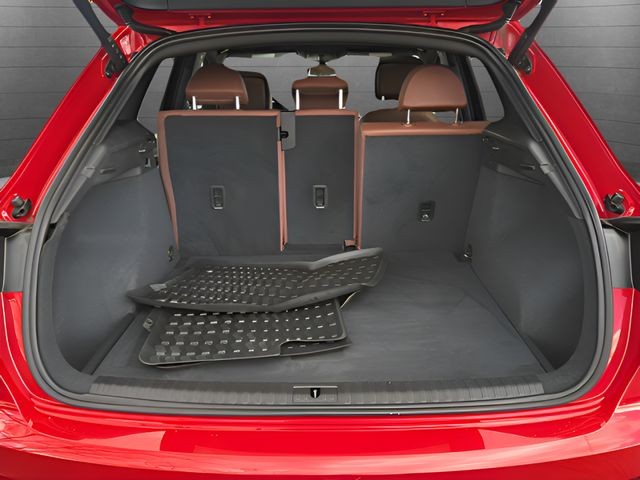 Audi Q3 Vehicle Full-screen Gallery Image 11