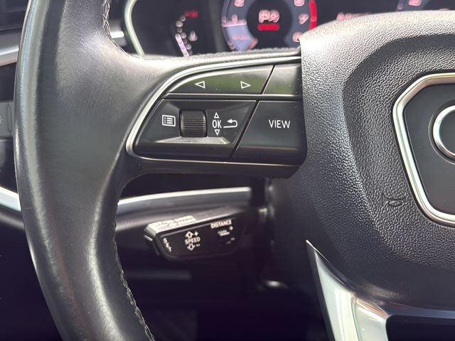 Audi Q3 Vehicle Full-screen Gallery Image 17