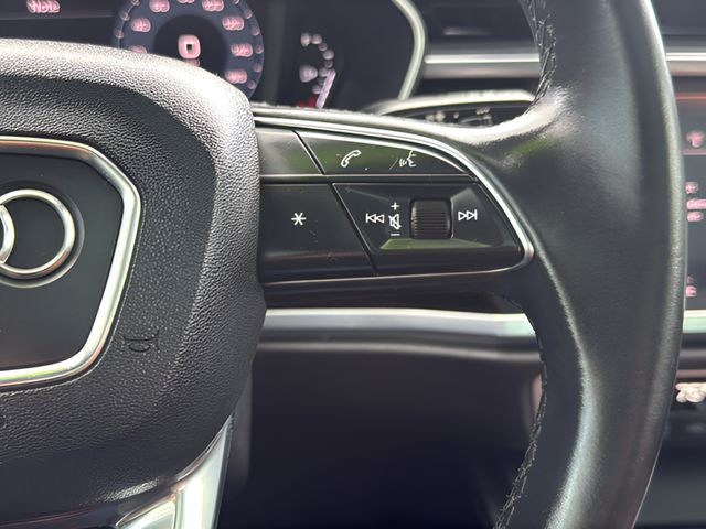 Audi Q3 Vehicle Full-screen Gallery Image 18
