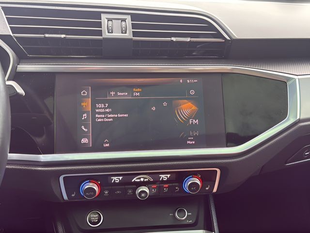 Audi Q3 Vehicle Full-screen Gallery Image 19