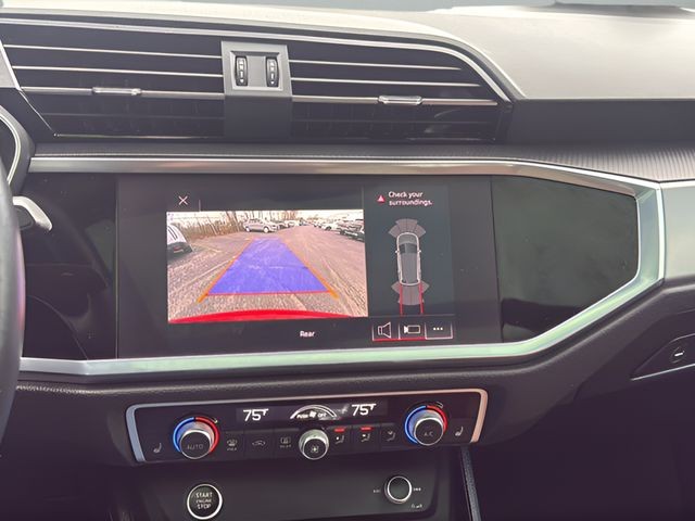 Audi Q3 Vehicle Full-screen Gallery Image 20