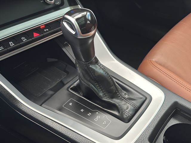 Audi Q3 Vehicle Full-screen Gallery Image 21