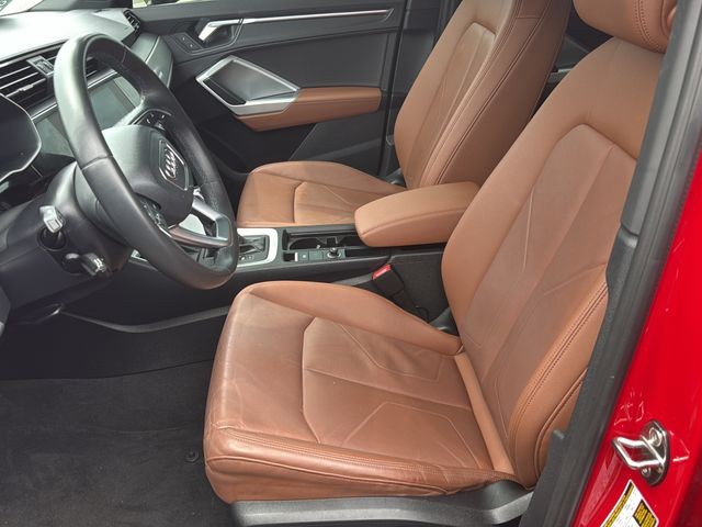 Audi Q3 Vehicle Full-screen Gallery Image 28