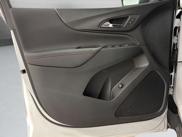 Chevrolet Equinox Vehicle Full-screen Gallery Image 11