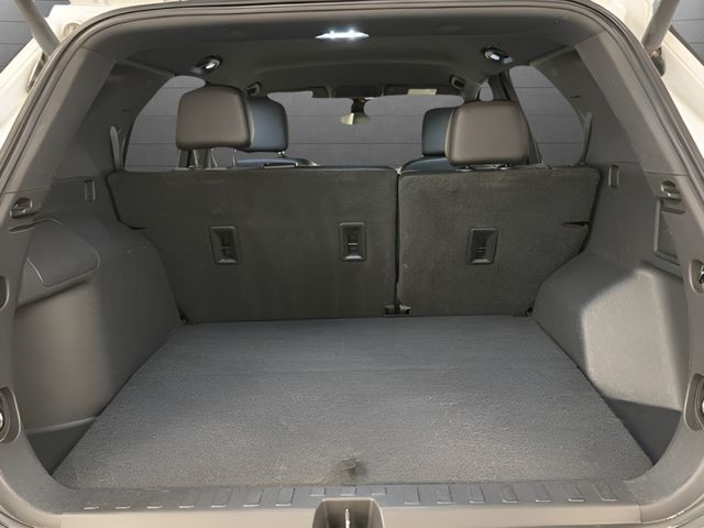 Chevrolet Equinox Vehicle Full-screen Gallery Image 24
