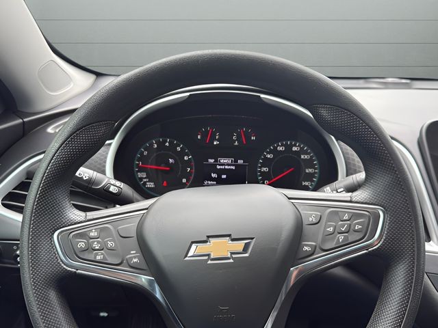 Chevrolet Malibu Vehicle Full-screen Gallery Image 11