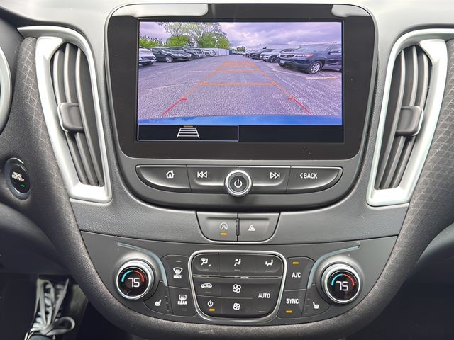 Chevrolet Malibu Vehicle Full-screen Gallery Image 13