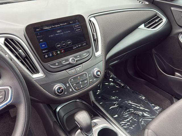 Chevrolet Malibu Vehicle Full-screen Gallery Image 16