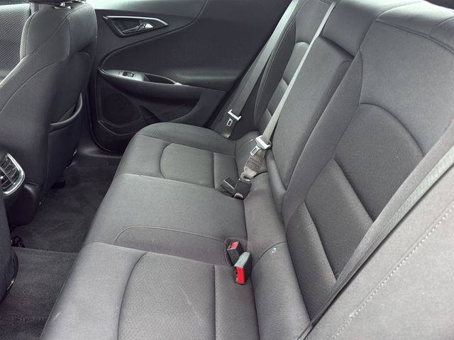 Chevrolet Malibu Vehicle Full-screen Gallery Image 24