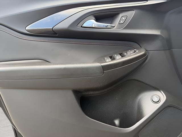 Chevrolet Trailblazer Vehicle Full-screen Gallery Image 09
