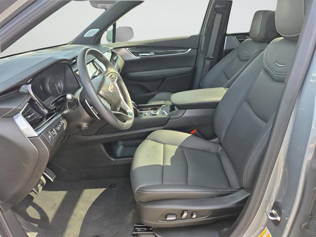 Cadillac XT6 Vehicle Full-screen Gallery Image 09